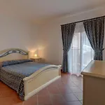 Charming Small Bella No2020 Punta de su Torrione