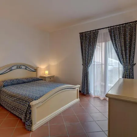 Charming Small Bella No2020 Punta de su Torrione